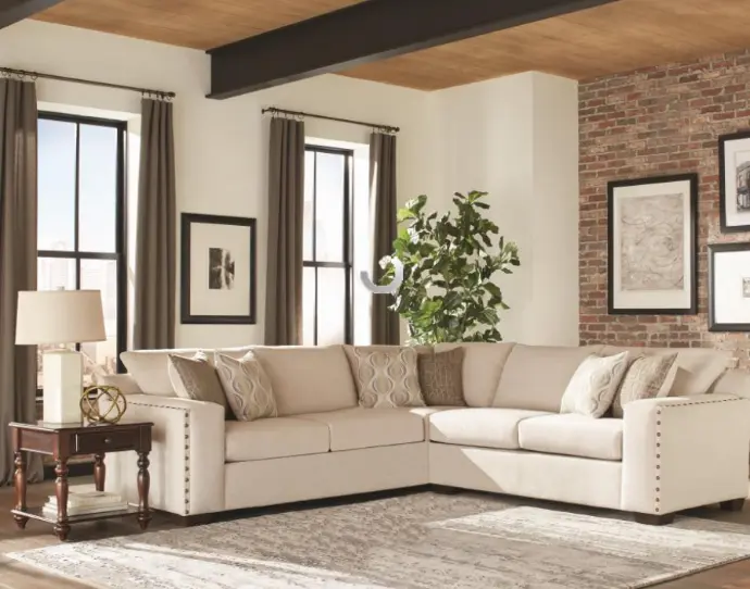 Seccional en forma de L con Nailhead color Avena