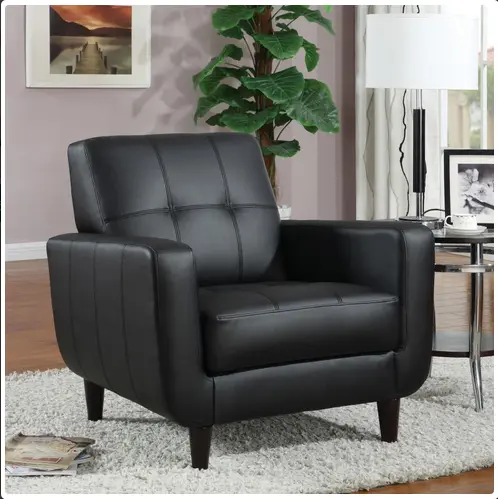 Butaca decorativa con asiento acolchado. Color negro